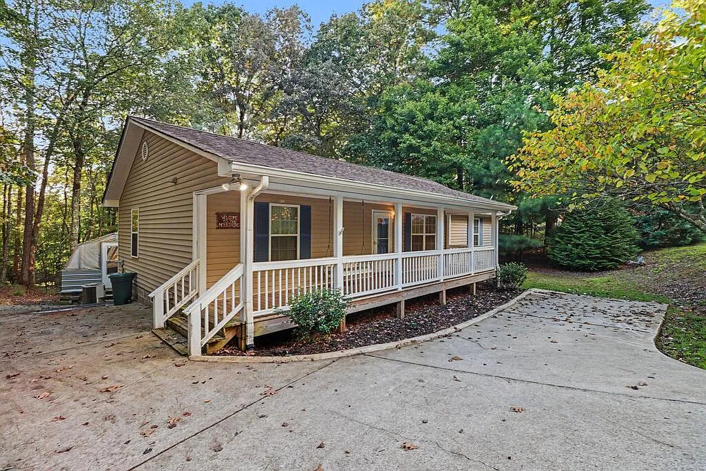 3 bed, 1300 sqft, $2,000 — Photo 4