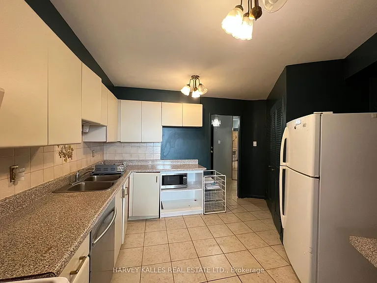 150 Neptune Dr #704 — Photo 15