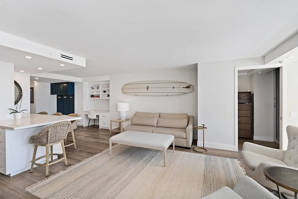 1 bed, 1.5 bath, 915 sqft, $7,500 — Photo 4