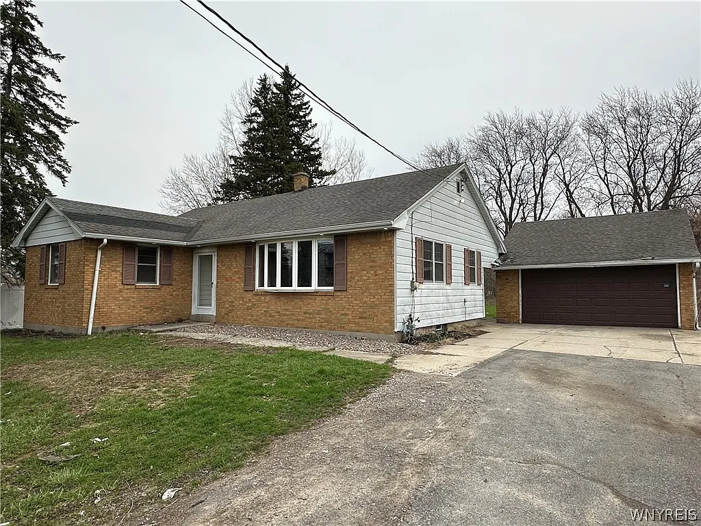 3 bed, 1.0 bath, 1160 sqft, $2,400 — Photo 1