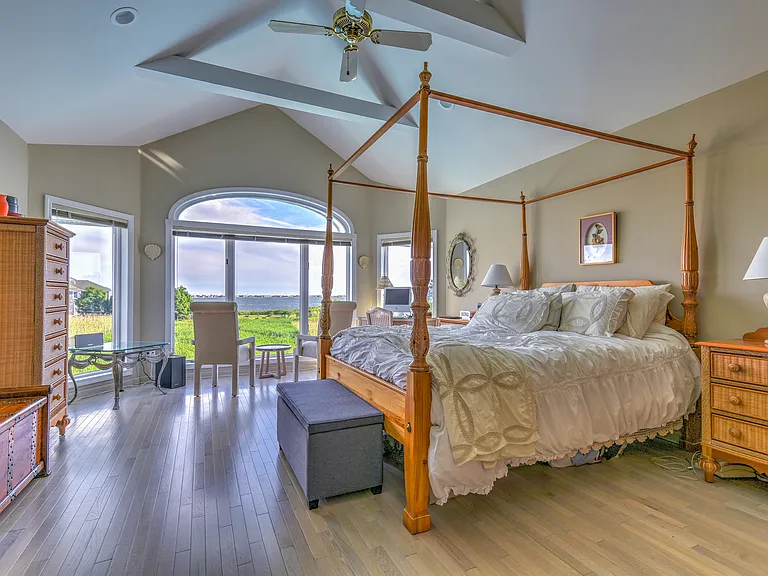 13 Bay Meadow Ln — Photo 12