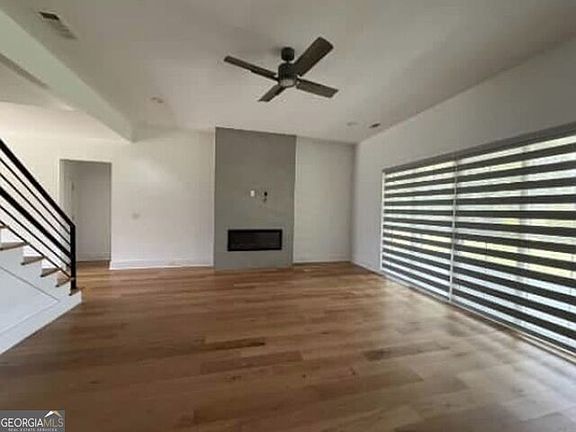 4th image of 1375 Harris Rd