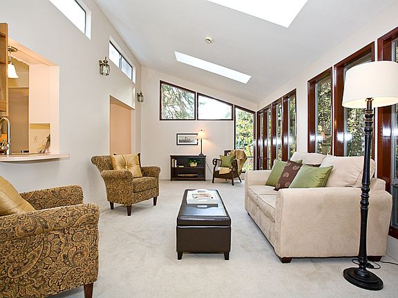 Great Room w/nine 6' windows