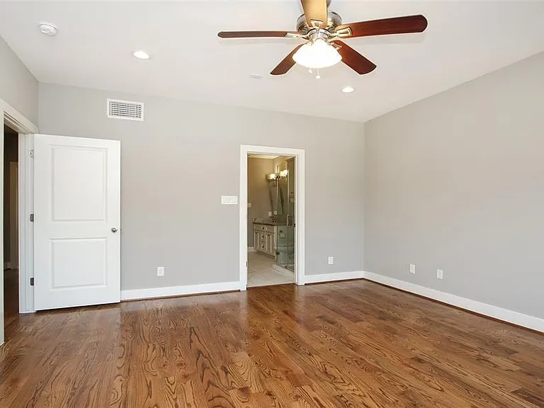2529 Calumet St — Photo 22