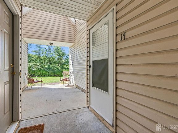 3rd image of 17 Prestwick Way