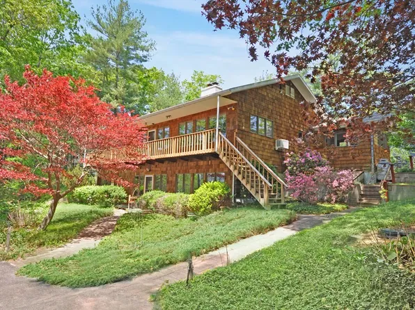 210 Sunset Ln, Lunenburg, MA 01462