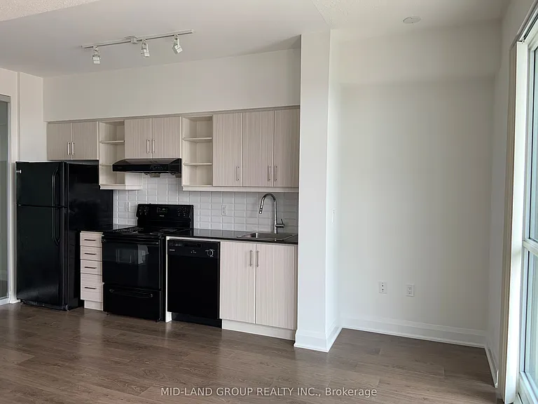 160 Vanderhoof Ave #1512 — Photo 5
