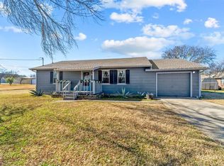 607 S 3rd St, Sanger, TX 76266