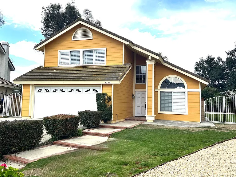 1349 Crestmont Dr — Photo 1