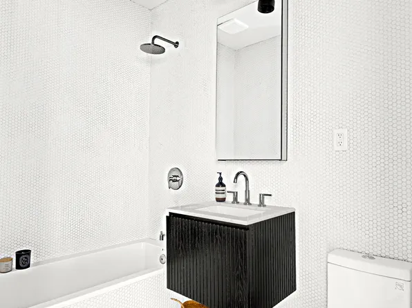 210 Hull Street image 8 of 8