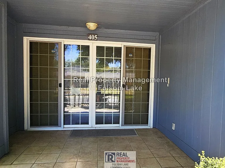 405 Harriet Ln — Photo 2