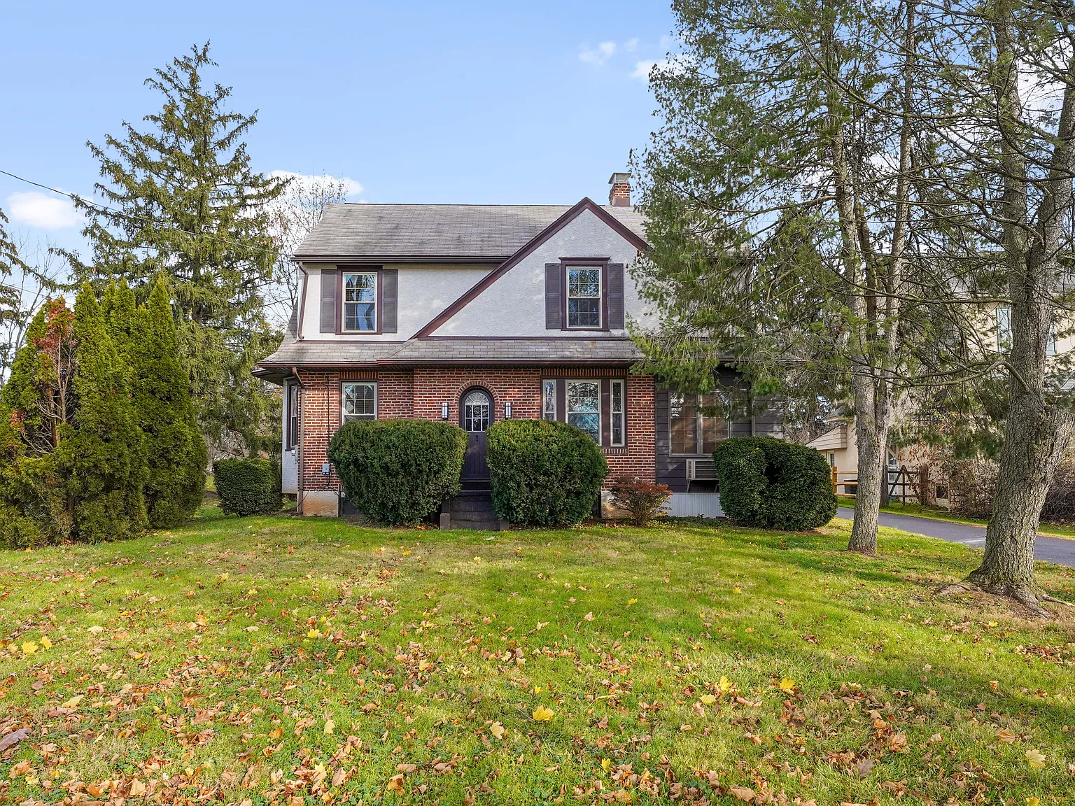 3 bed, 1.5 bath, 2250 sqft, $2,900 — Photo 3