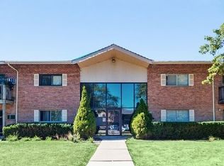 7422 Brookdale Dr APT 115, Darien, IL 60561
