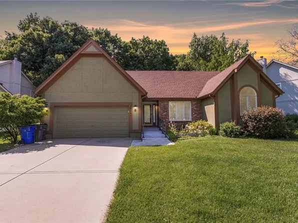 12484 S Hallet St, Olathe, KS 66062