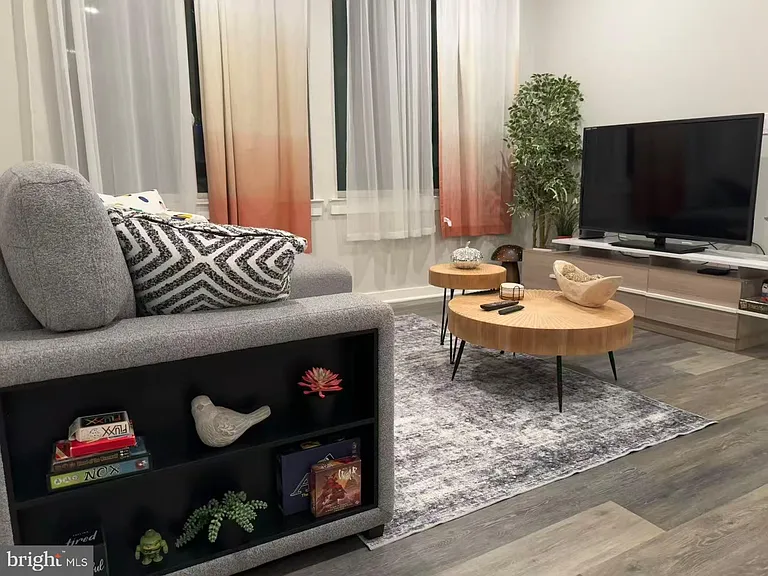 4217 Chestnut St #203 — Photo 3