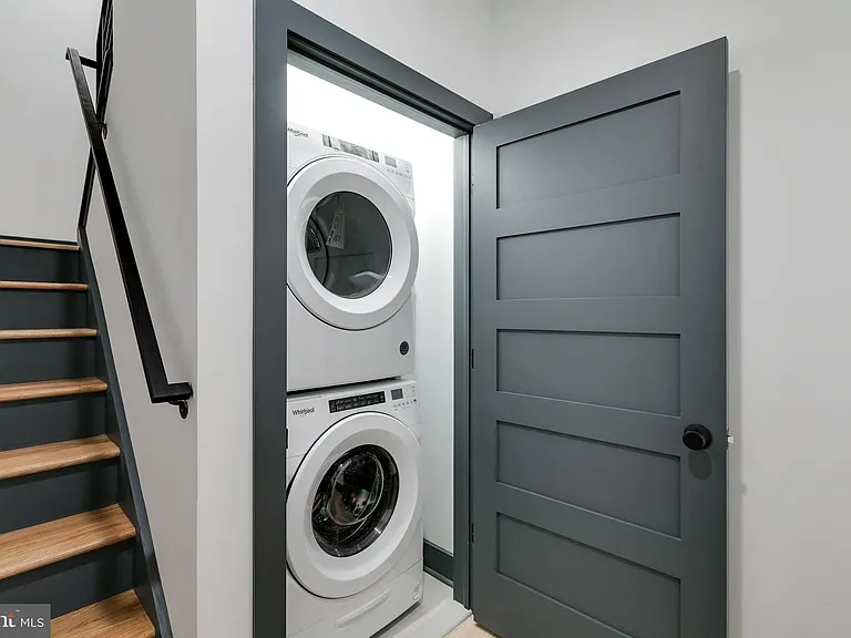 555 N Lawrence St — Photo 16