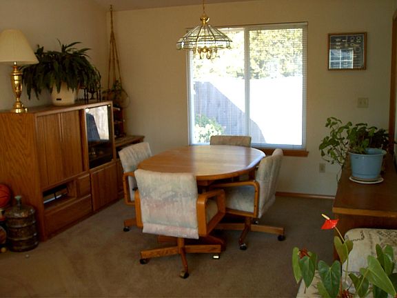  Formal dining area