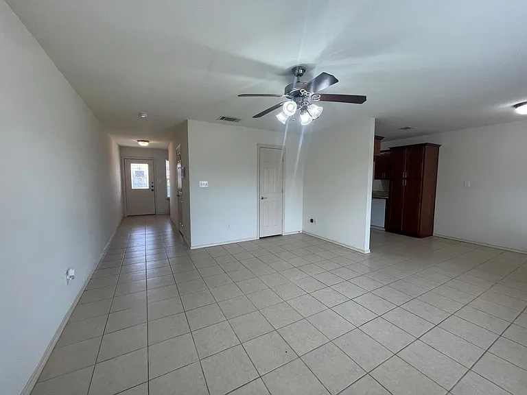 907 Parkplace Rdg — Photo 5