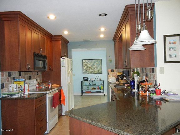 2nd image of 2628 Majestic Ave