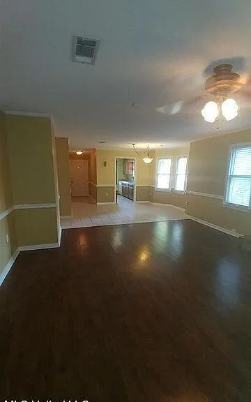 122 Amberwood Dr — Photo 3