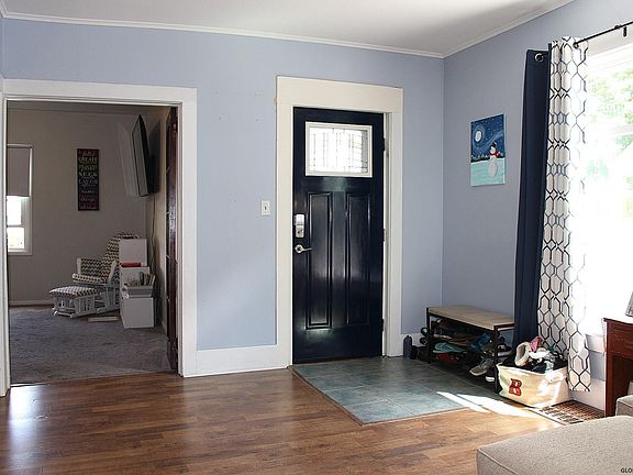 5th image of 8 Davis St