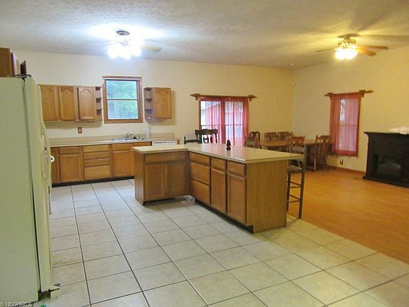 2nd image of 250 16th St