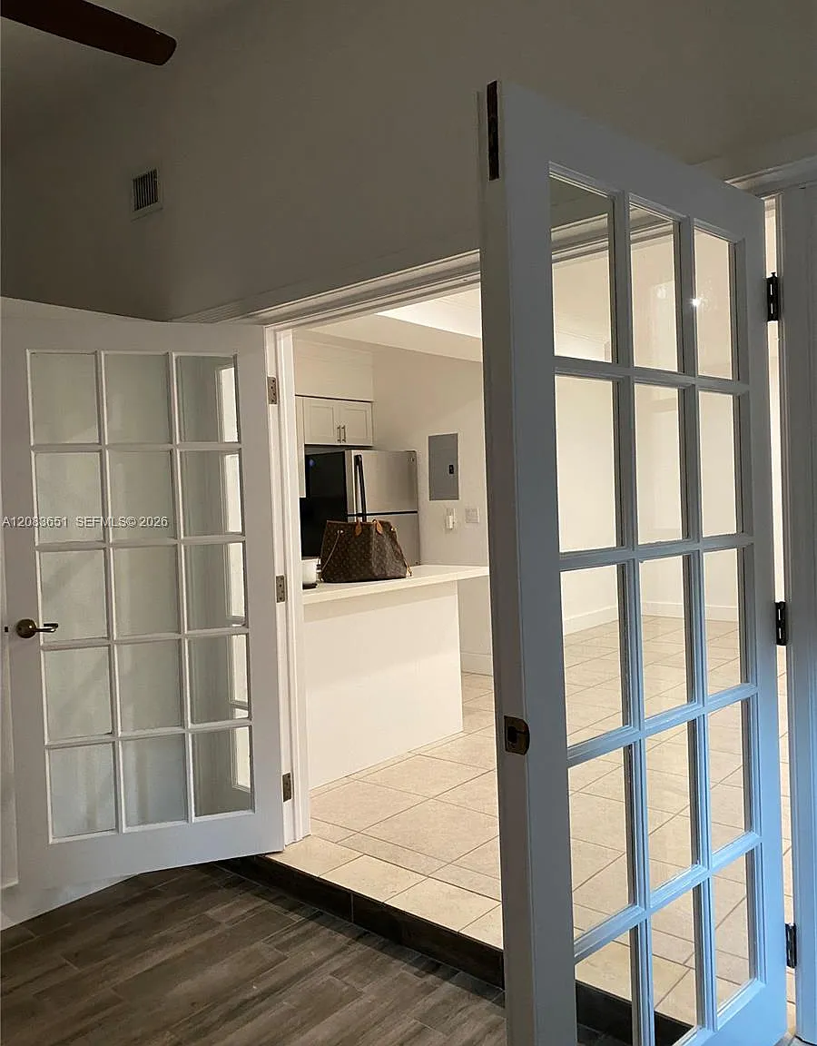Edgewater Of Coral Gables — Photo 2
