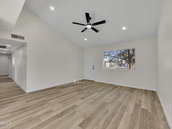 3rd image of 950 S VALENCIA -- #25