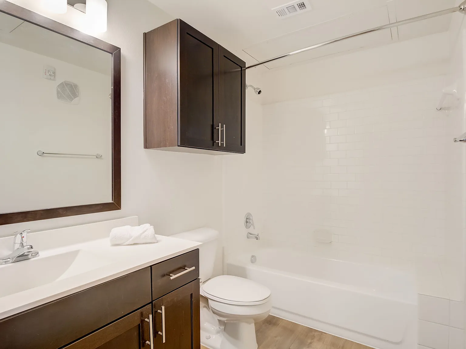 Loft and Row — Photo 3
