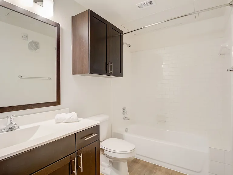 Loft and Row — Photo 3