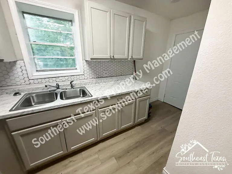 908 Stilwell Blvd — Photo 5