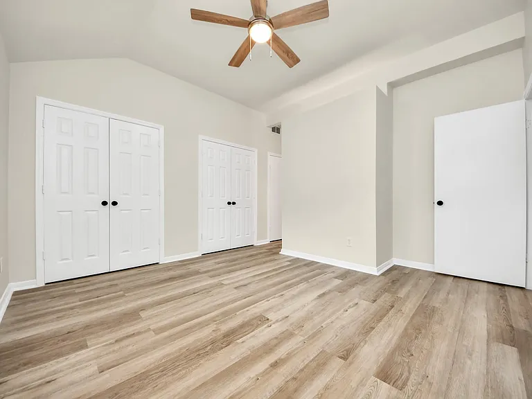 8447 Lake Crystal Dr — Photo 4