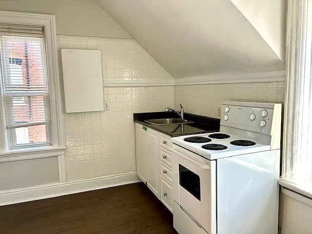 30 Wellington St W #2 — Photo 8