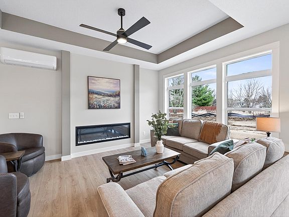 3rd image of 1225 Honeysuckle Ln
