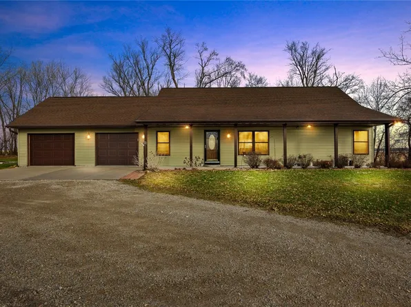 2695 330th St, Walker, IA 52352