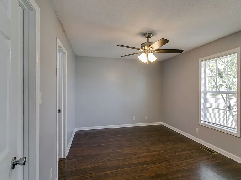 1013 Bush Ave — Photo 14