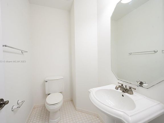 5th image of 341 SW 13th Ter #341