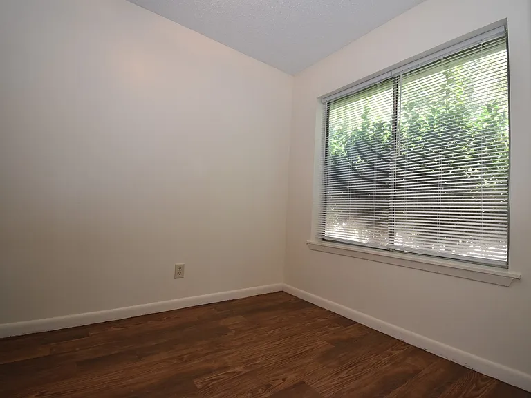 809 Saratoga St — Photo 4