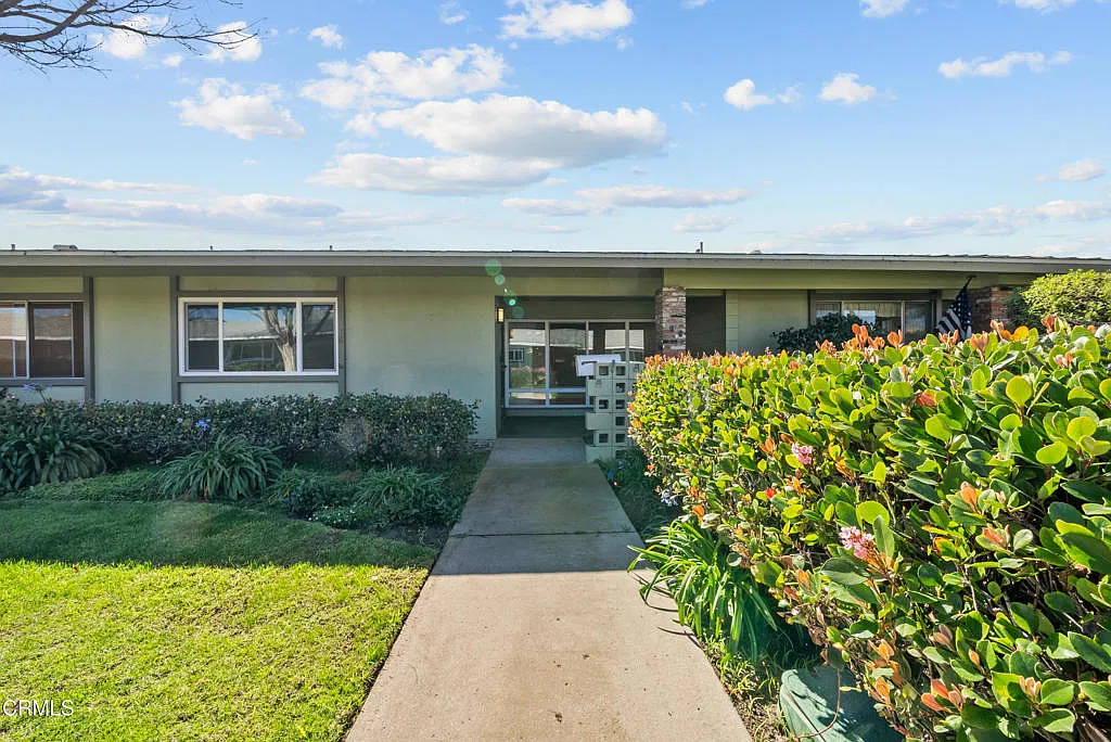3 bed, 2.0 bath, 1085 sqft, $3,100 — Photo 1