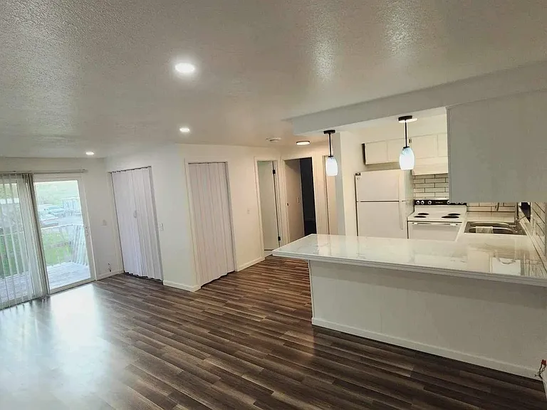 41904 N River Rd #C — Photo 6