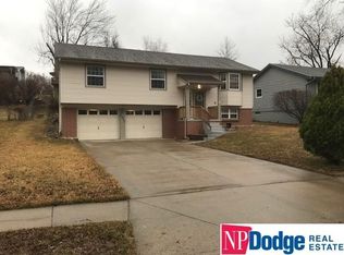 2812 Ponderosa Dr, Bellevue, NE 68123
