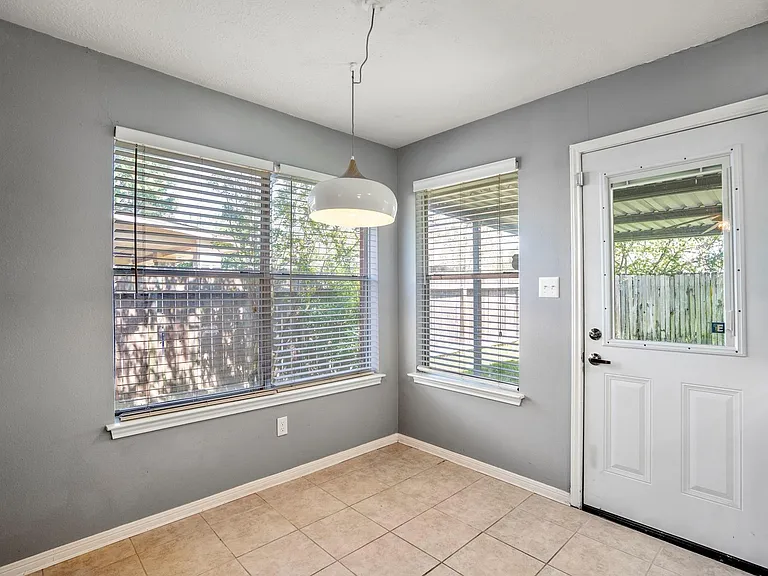 5211 Roserock Ln — Photo 17