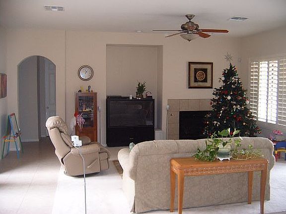 Spacious Relaxing Family Rm.