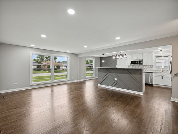 5th image of 14500 Blackstone Ave