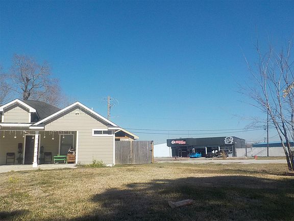 5th image of 110 W Curtis Ave