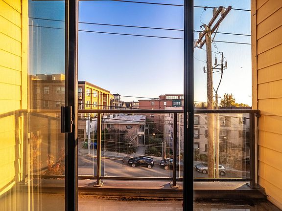 4th image of 1505 Queen Anne Ave N APT 3E