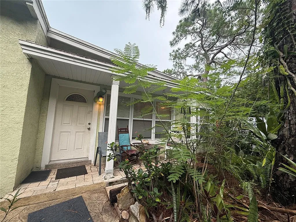 2 bed, 1.0 bath, 900 sqft, $2,000 — Photo 2