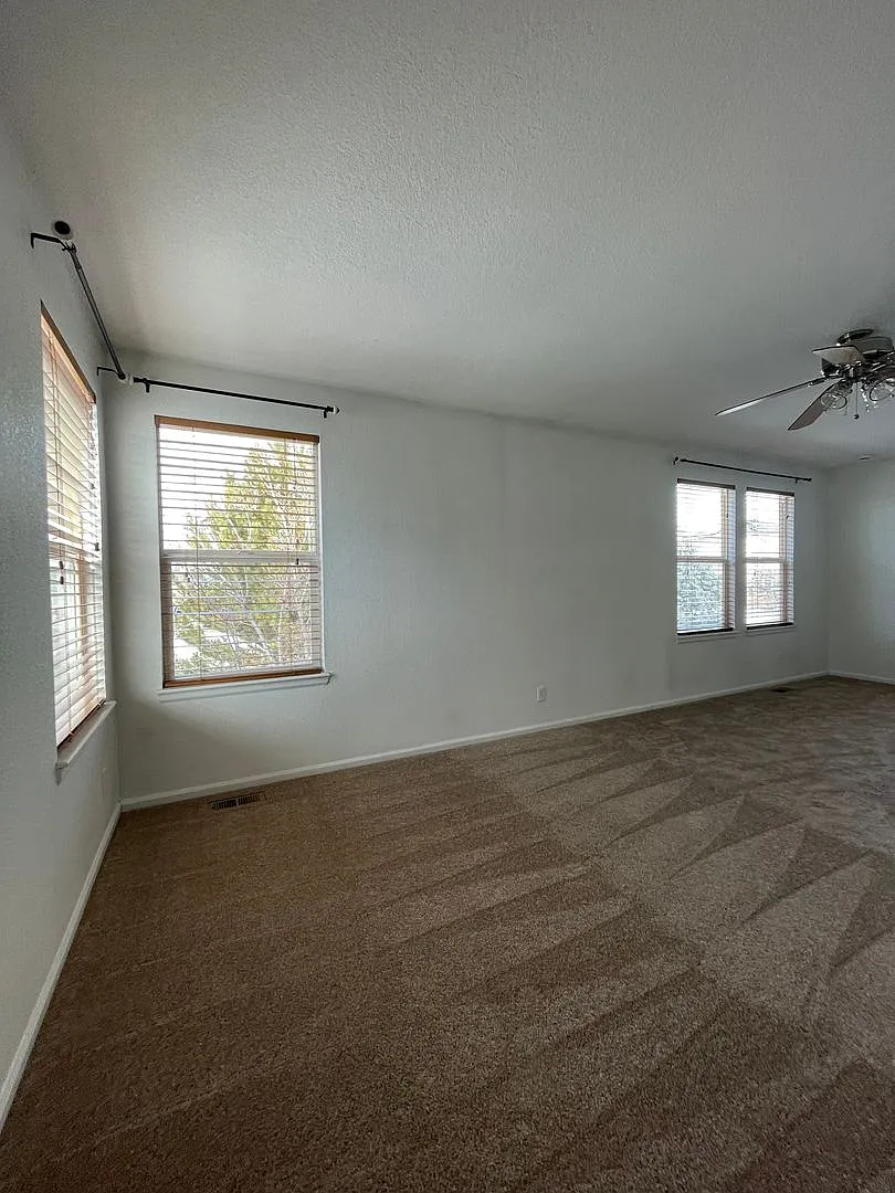 Spacious And Bright With A Great Yard,4bd/3.5 Ba Home In Northglenn, Near Parks, New Paint And Ca... — Photo 4