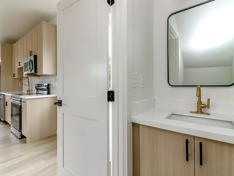 1117 Veneta Ave — Photo 7