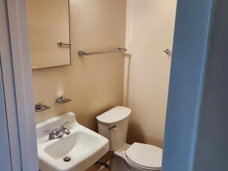 1635 Edgewood Pl #204 — Photo 23